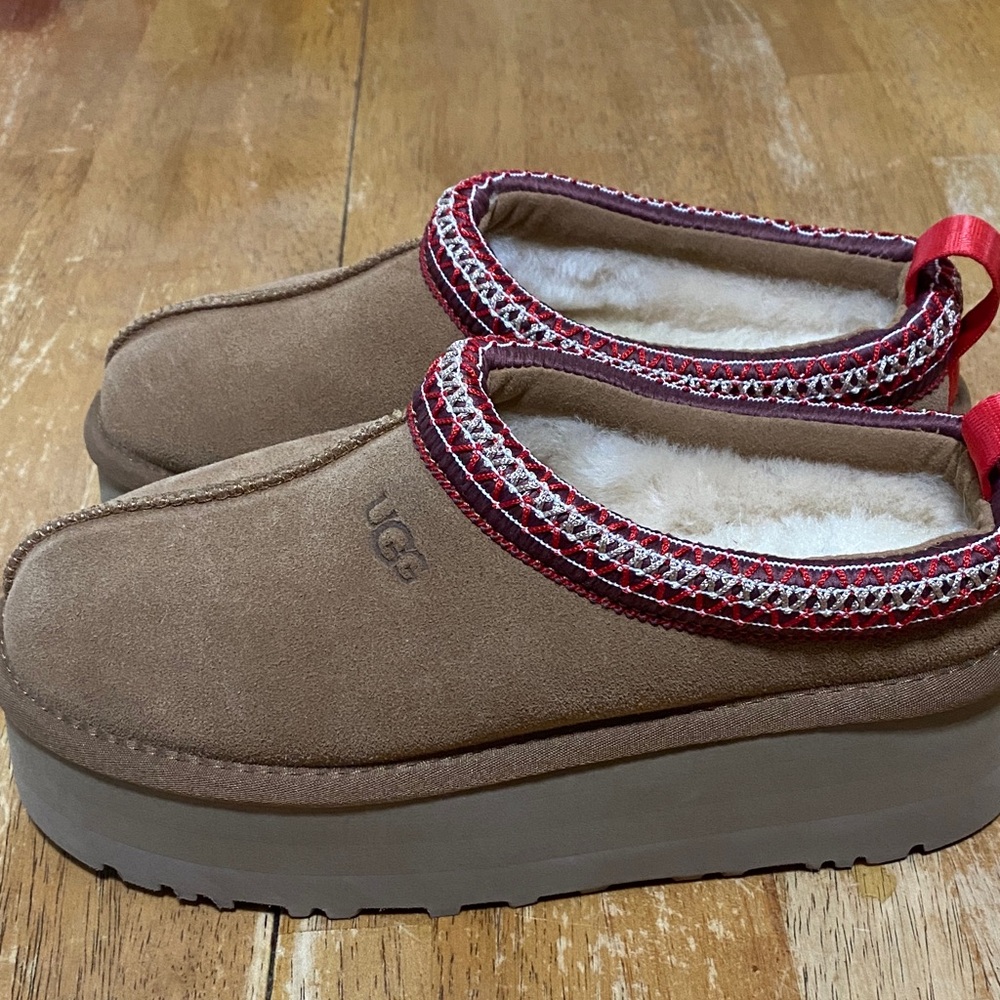UGG Women's Tan and Red Platform Mules - Picture 3 of 11